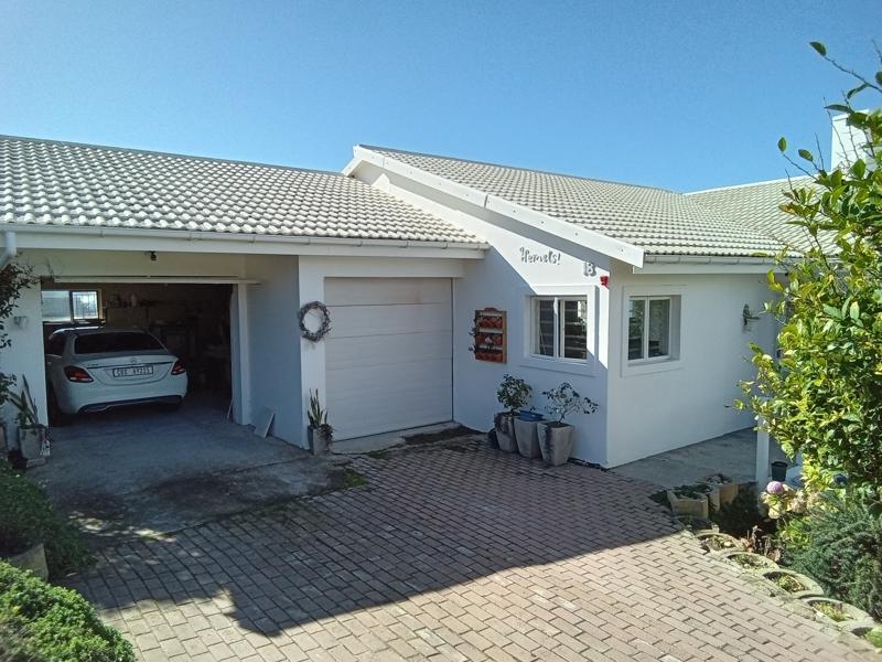5 Bedroom Property for Sale in Boggomsbaai Western Cape